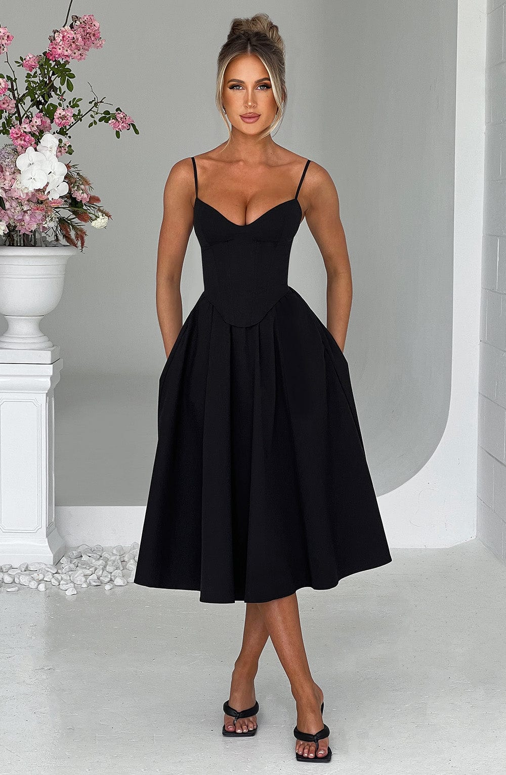 Mariella Midi Dress — Preto